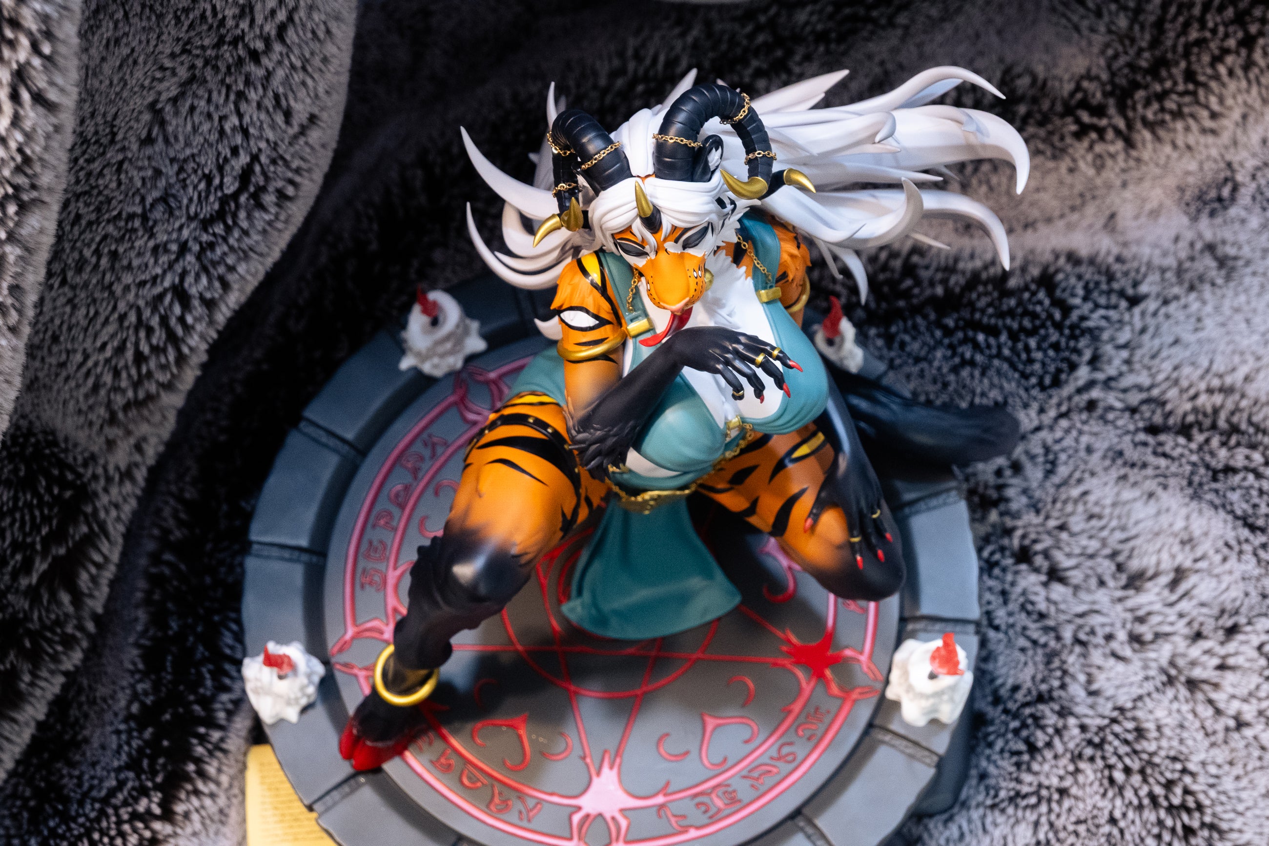 Hervy 1/7 Scale Figure - Hand Painted Resin Statue