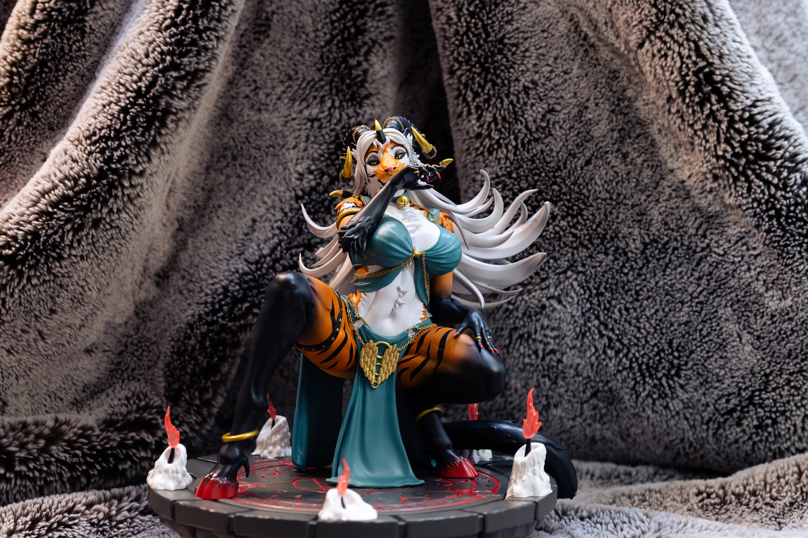 Hervy 1/7 Scale Figure - Hand Painted Resin Statue