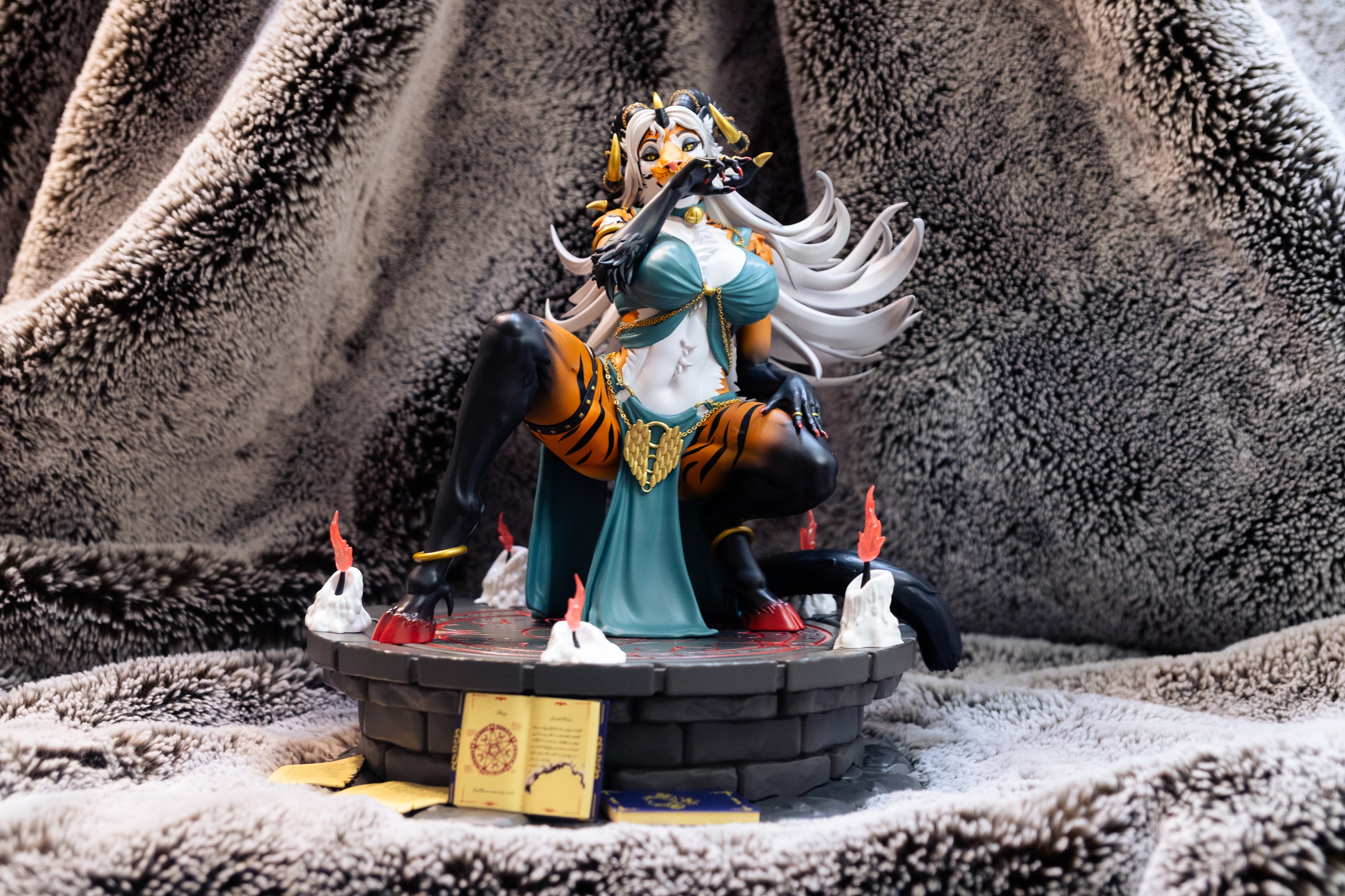 Hervy 1/7 Scale Figure - Hand Painted Resin Statue