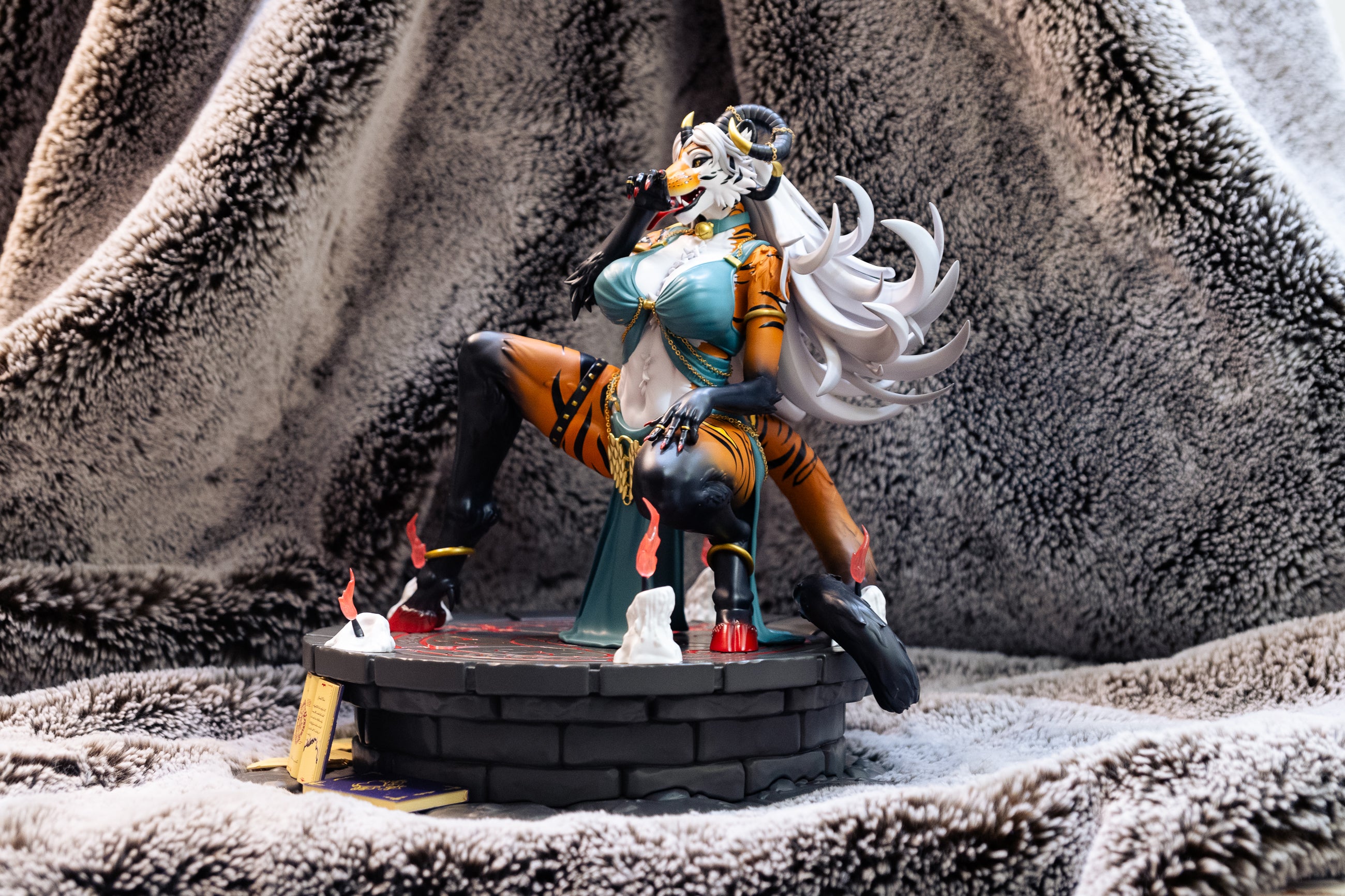 Hervy 1/7 Scale Figure - Hand Painted Resin Statue