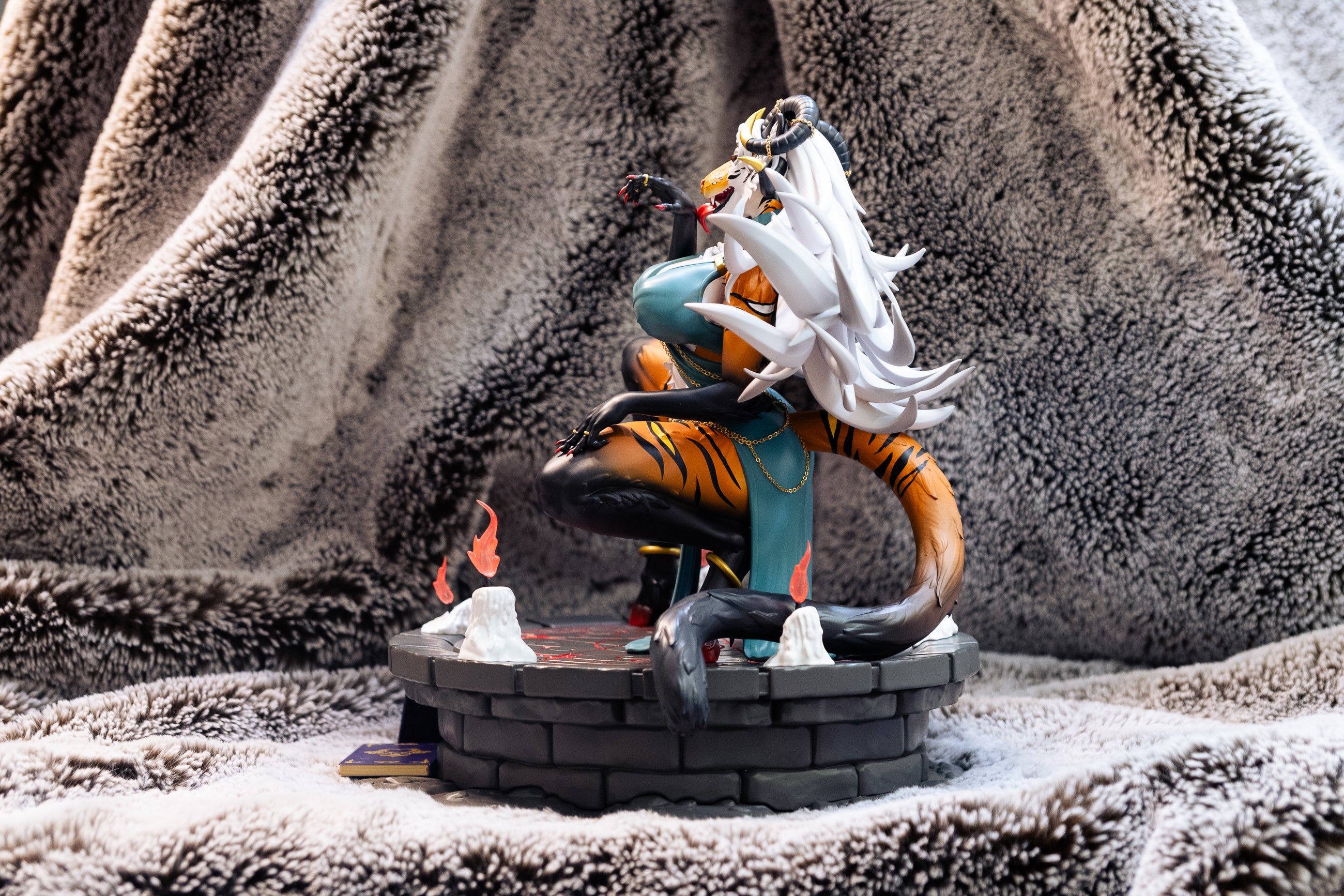 Hervy 1/7 Scale Figure - Hand Painted Resin Statue