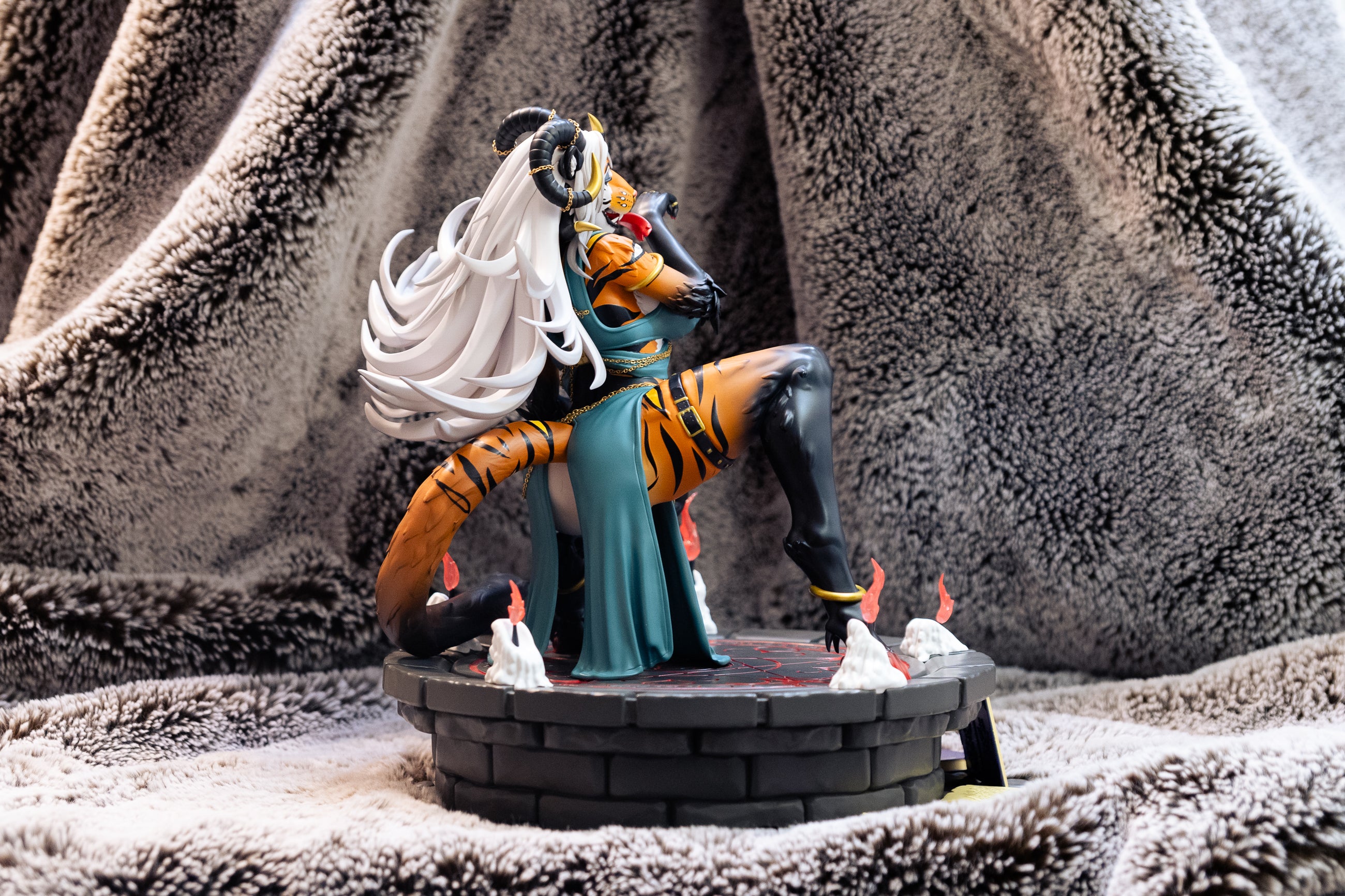 Hervy 1/7 Scale Figure - Hand Painted Resin Statue