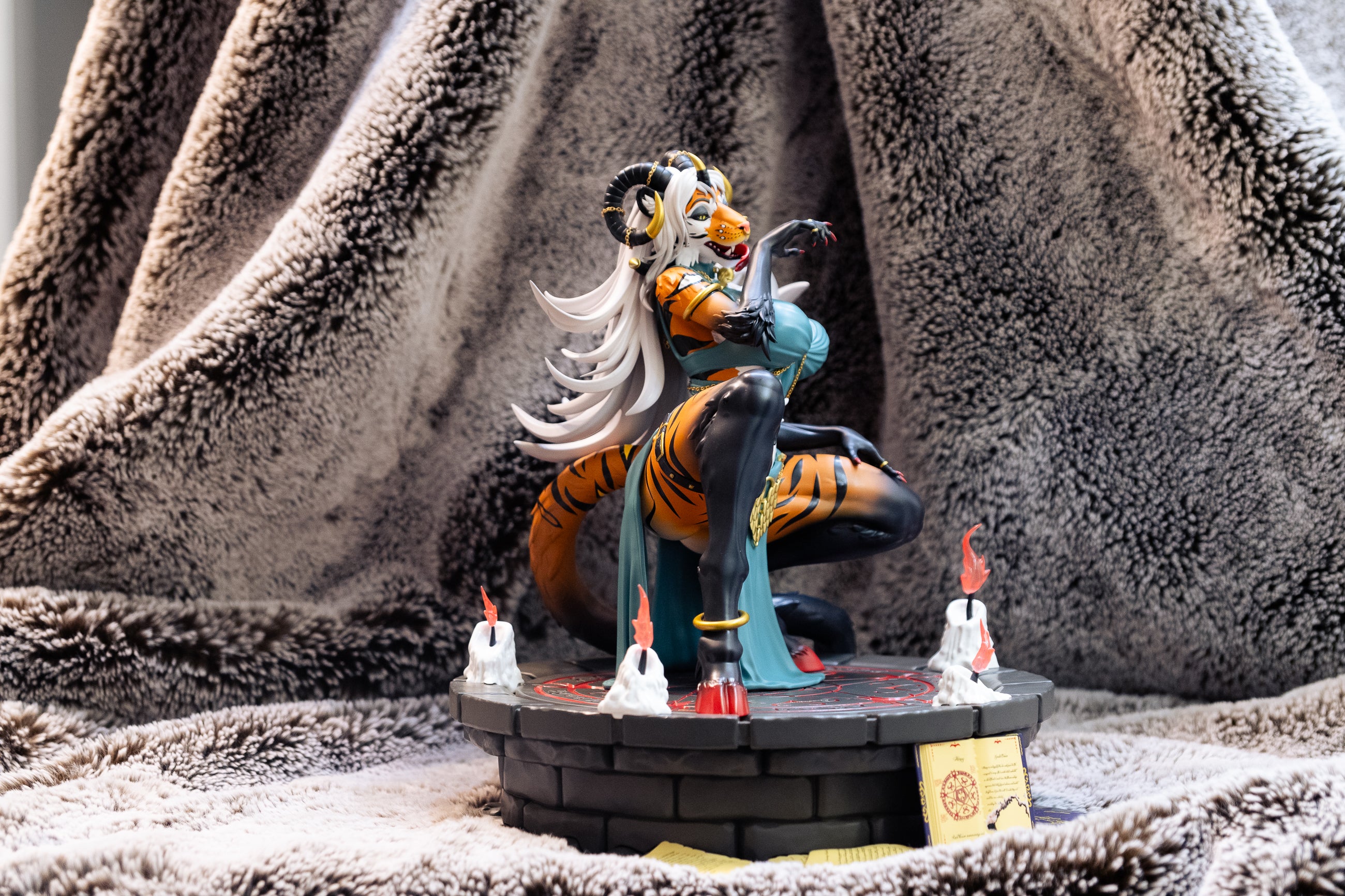 Hervy 1/7 Scale Figure - Hand Painted Resin Statue