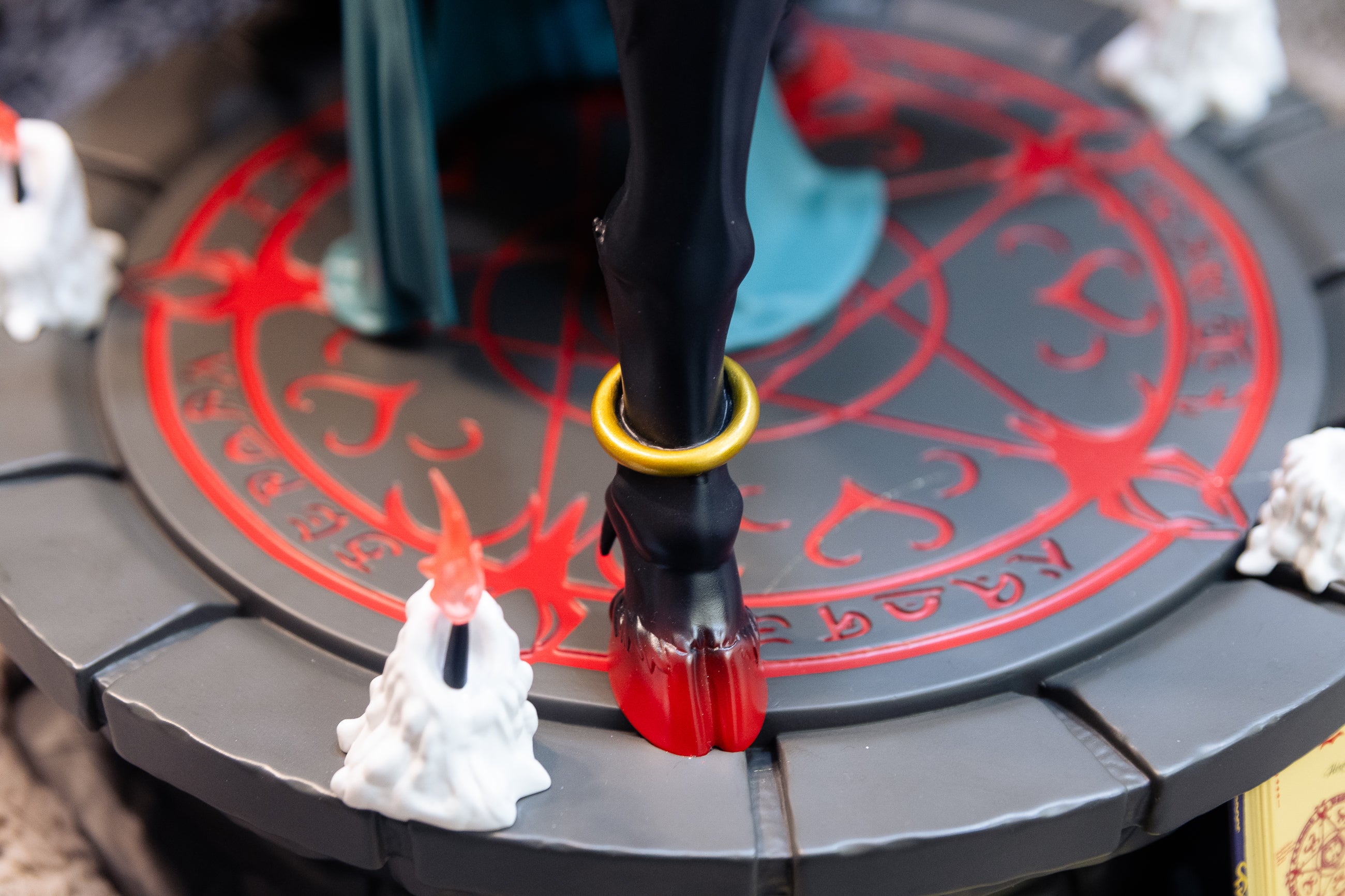 Hervy 1/7 Scale Figure - Hand Painted Resin Statue